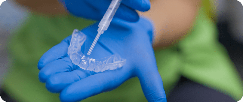 préparation à la mise en place d'un traitement sur le patient au cabinet dentaire